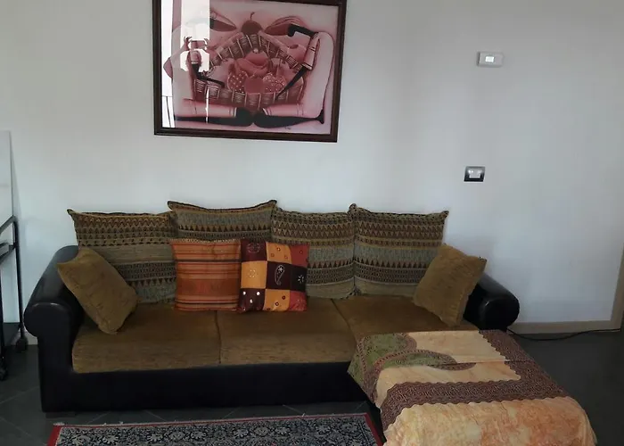 Апартаменты Gardens House Варенна